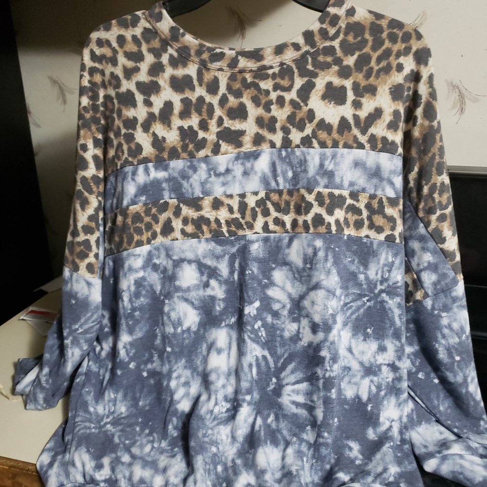Womens Small Heimish Top Navy Cloud with Cheetah print accents long sleeve